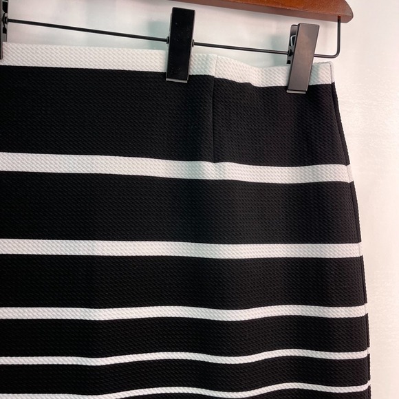 Cato Pencil Skirt Womens Large Black White‎ Striped Stretch Pull On Business - Picture 4 of 10
